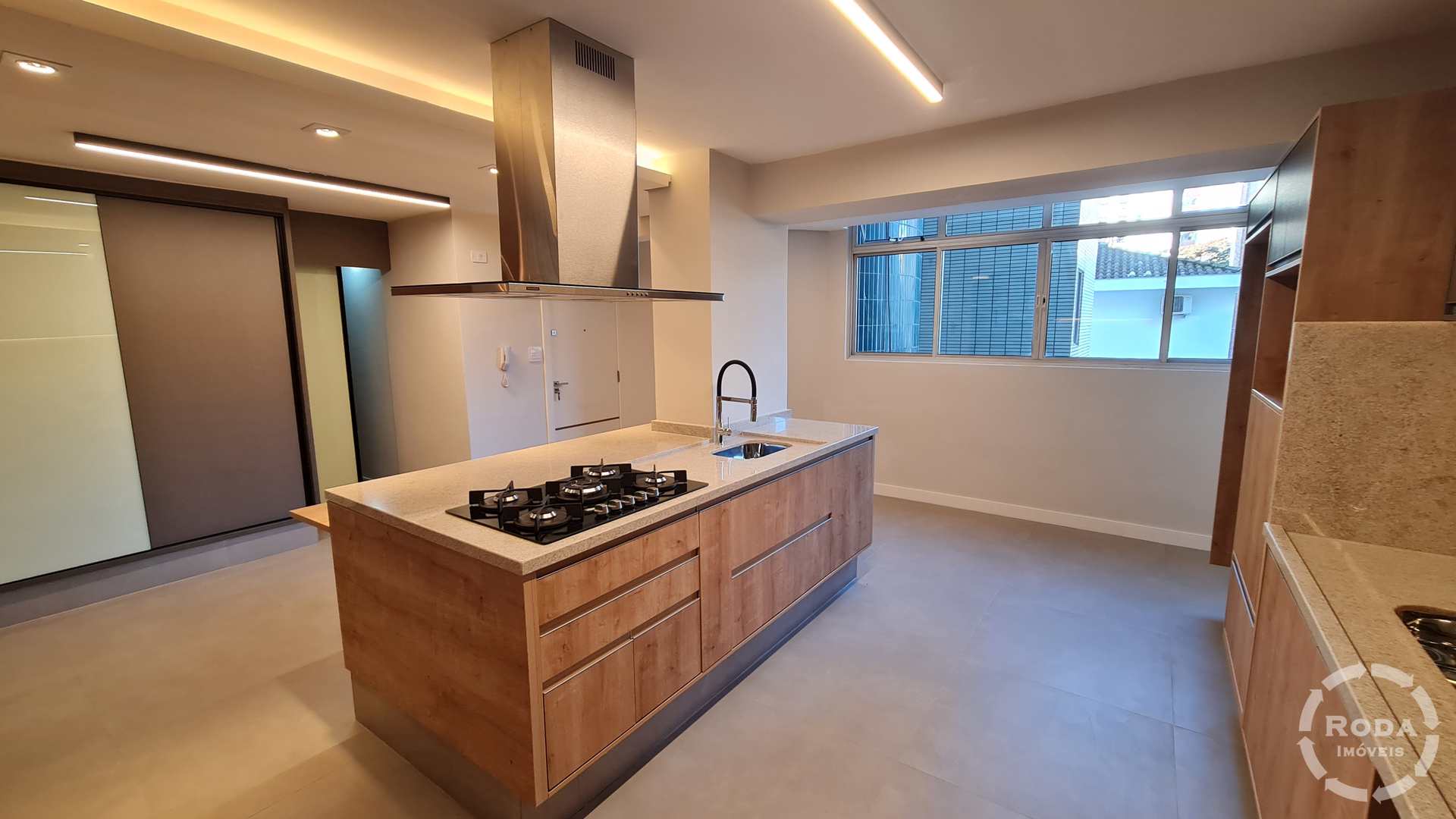 Apartamento à venda com 3 quartos, 223m² - Foto 3