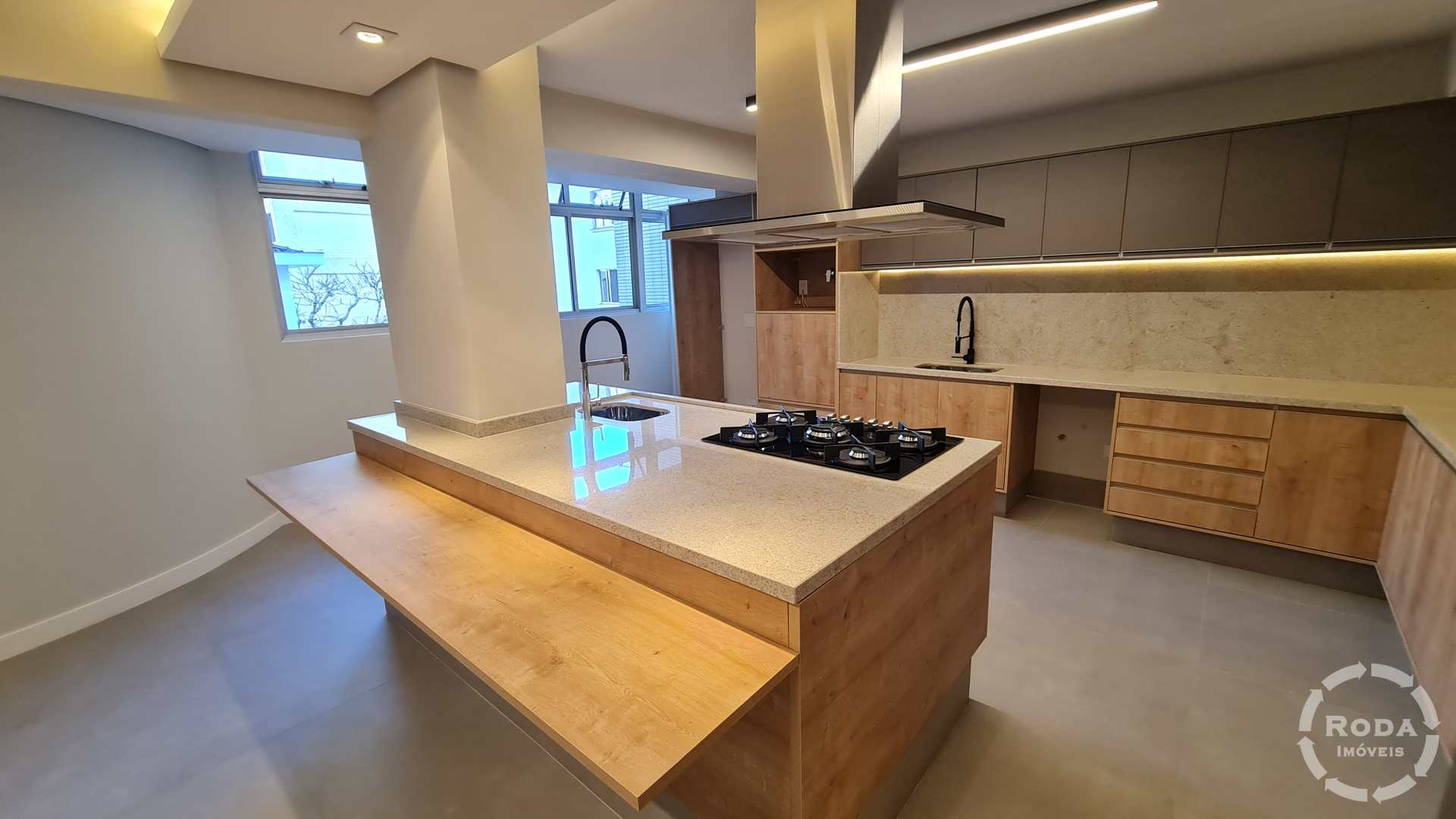 Apartamento à venda com 3 quartos, 223m² - Foto 1