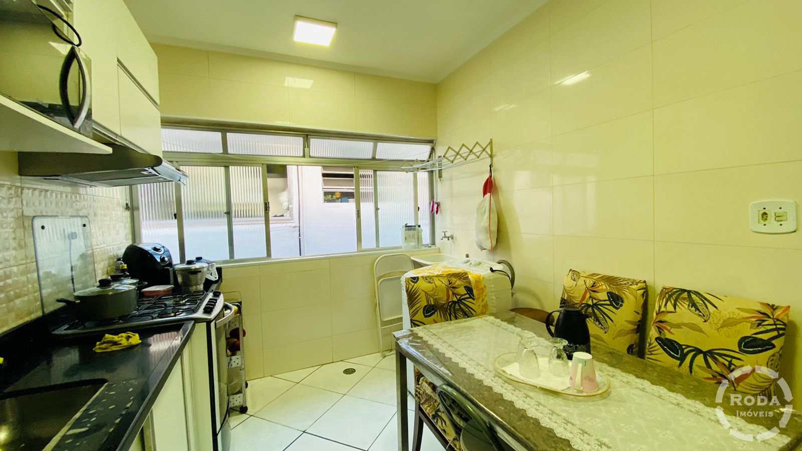 Apartamento à venda com 2 quartos, 70m² - Foto 3