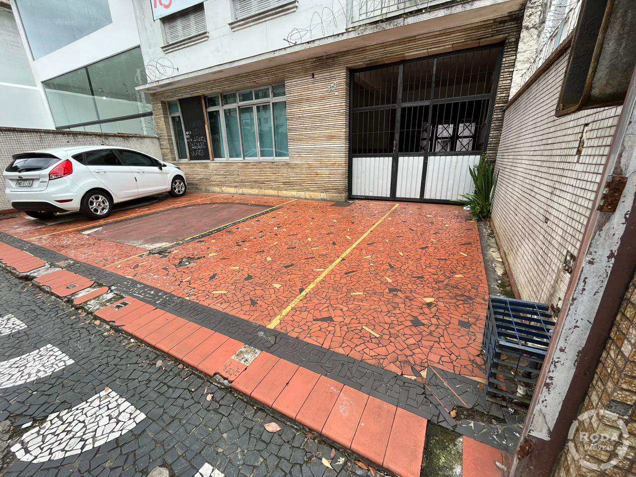 Casa para alugar com 5 quartos, 500m² - Foto 1