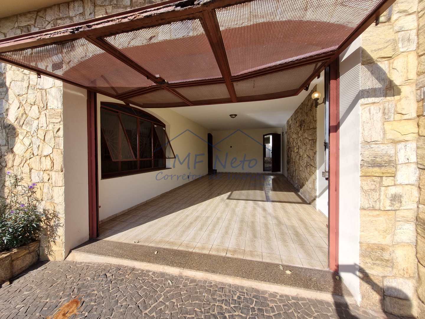 Casa para alugar com 3 quartos, 200m² - Foto 2