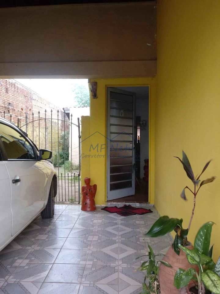 Casa à venda com 2 quartos, 200m² - Foto 2