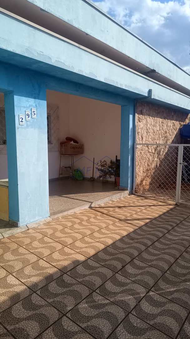 Casa à venda com 3 quartos, 304m² - Foto 1