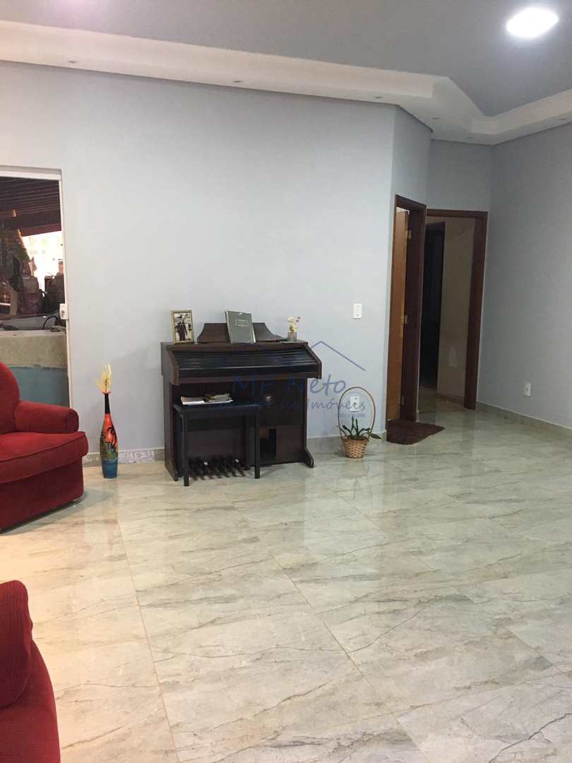 Casa à venda com 3 quartos, 205m² - Foto 4