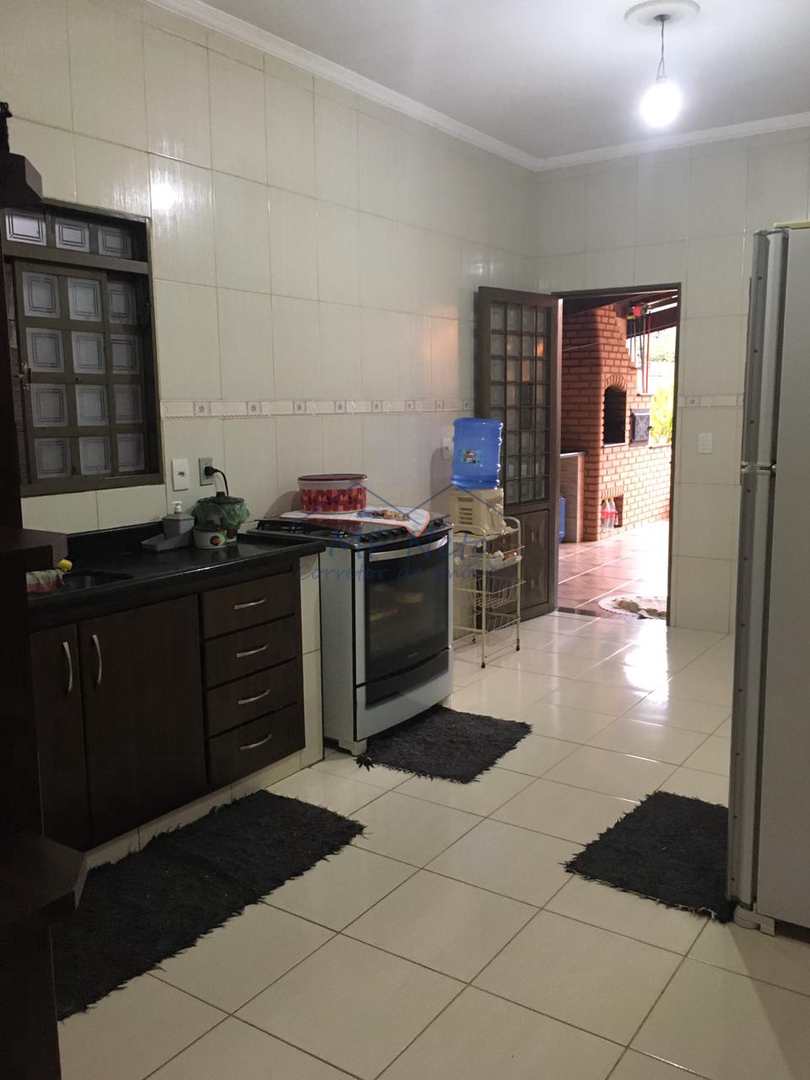 Casa à venda com 3 quartos, 205m² - Foto 5