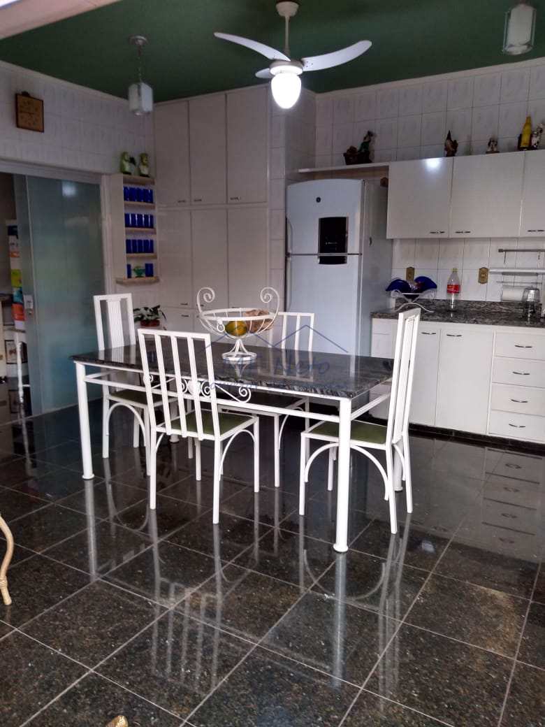 Casa à venda com 3 quartos, 300m² - Foto 27