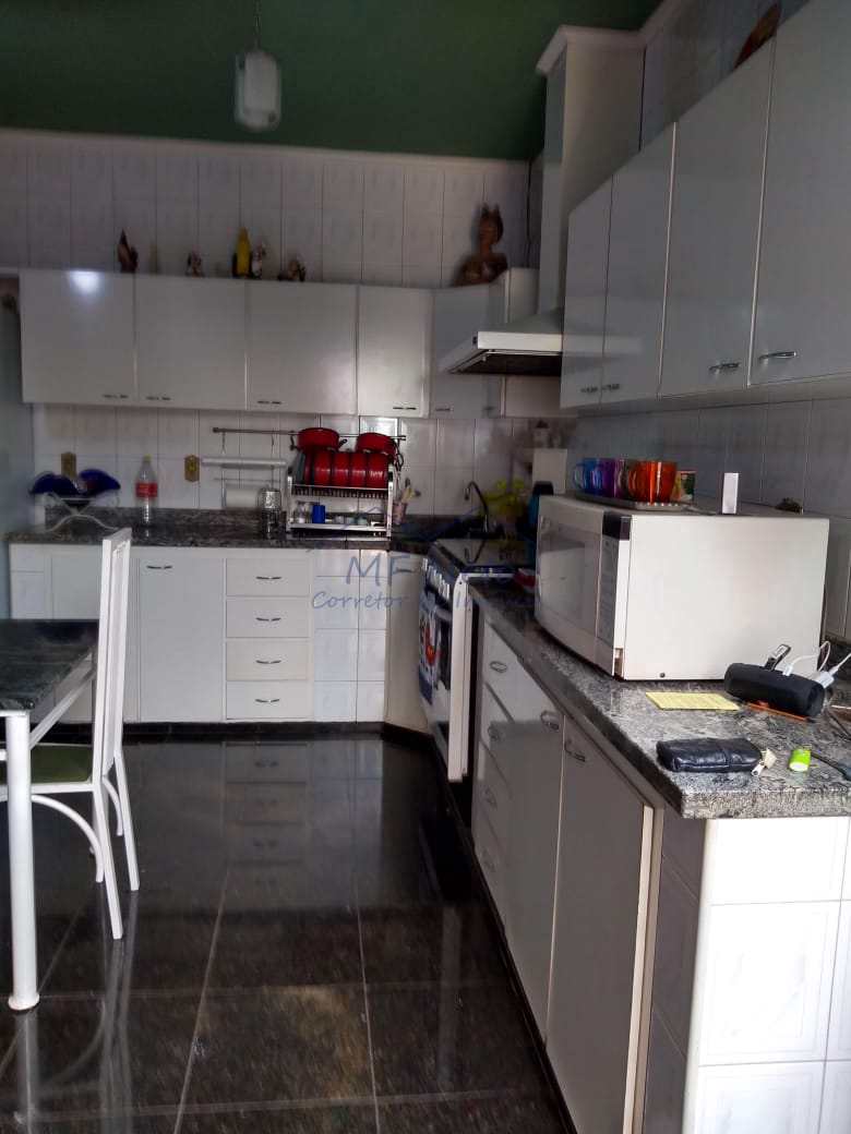 Casa à venda com 3 quartos, 300m² - Foto 26