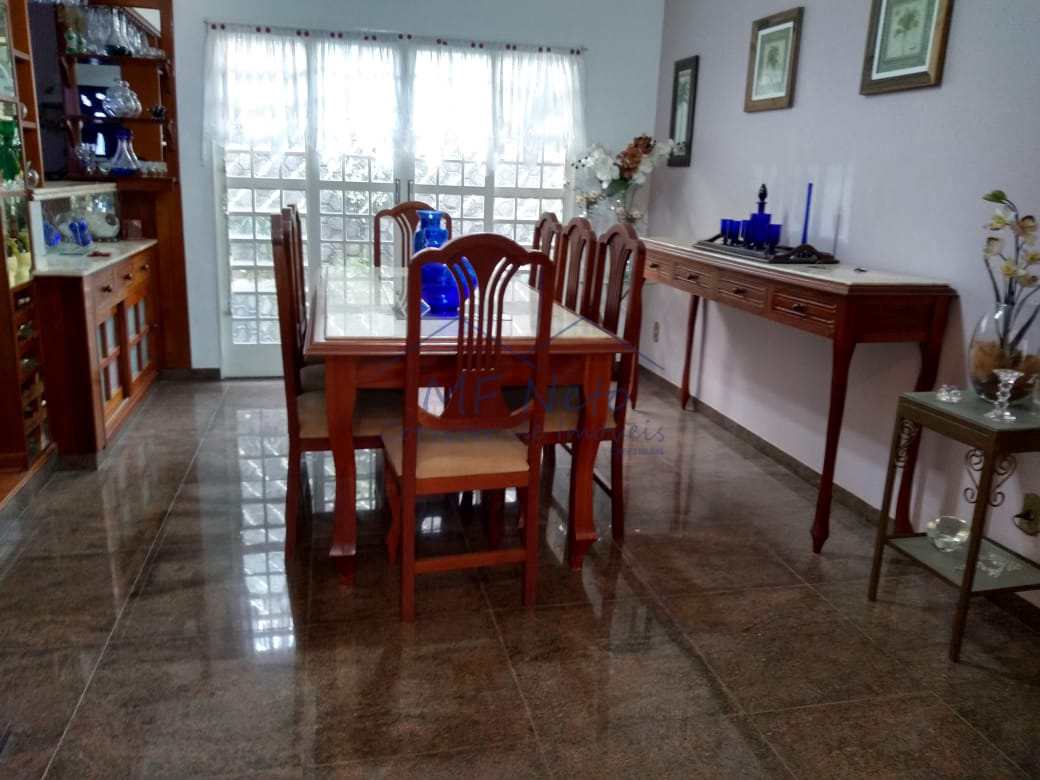 Casa à venda com 3 quartos, 300m² - Foto 1