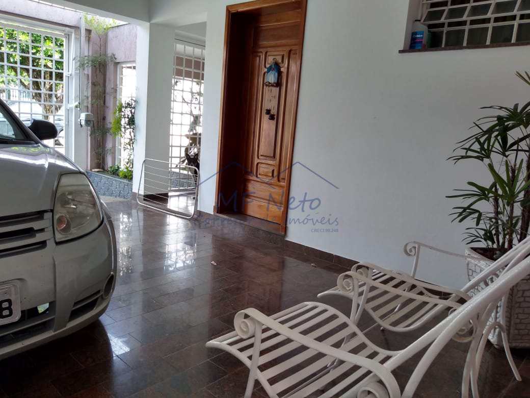 Casa à venda com 3 quartos, 300m² - Foto 2