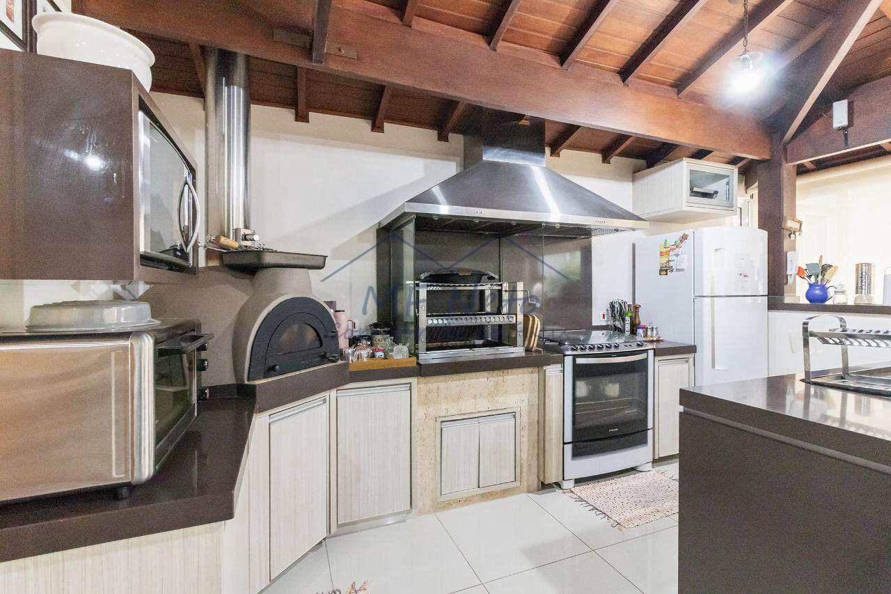 Casa à venda com 4 quartos, 414m² - Foto 1