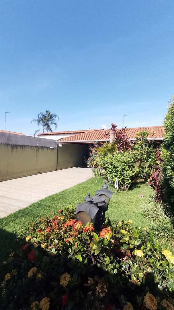 Casa à venda com 2 quartos, 250m² - Foto 1