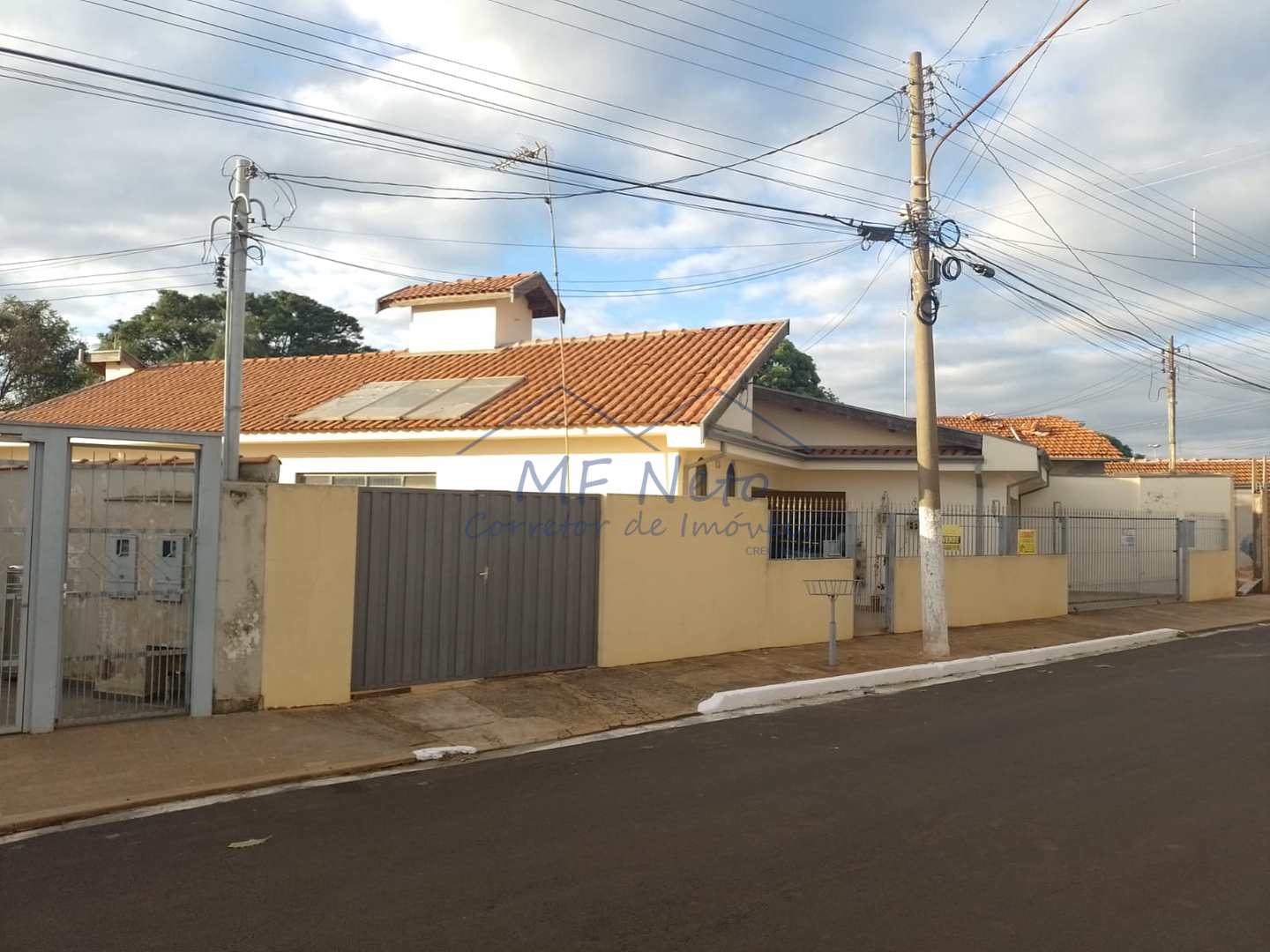 Casa à venda com 3 quartos, 900m² - Foto 2