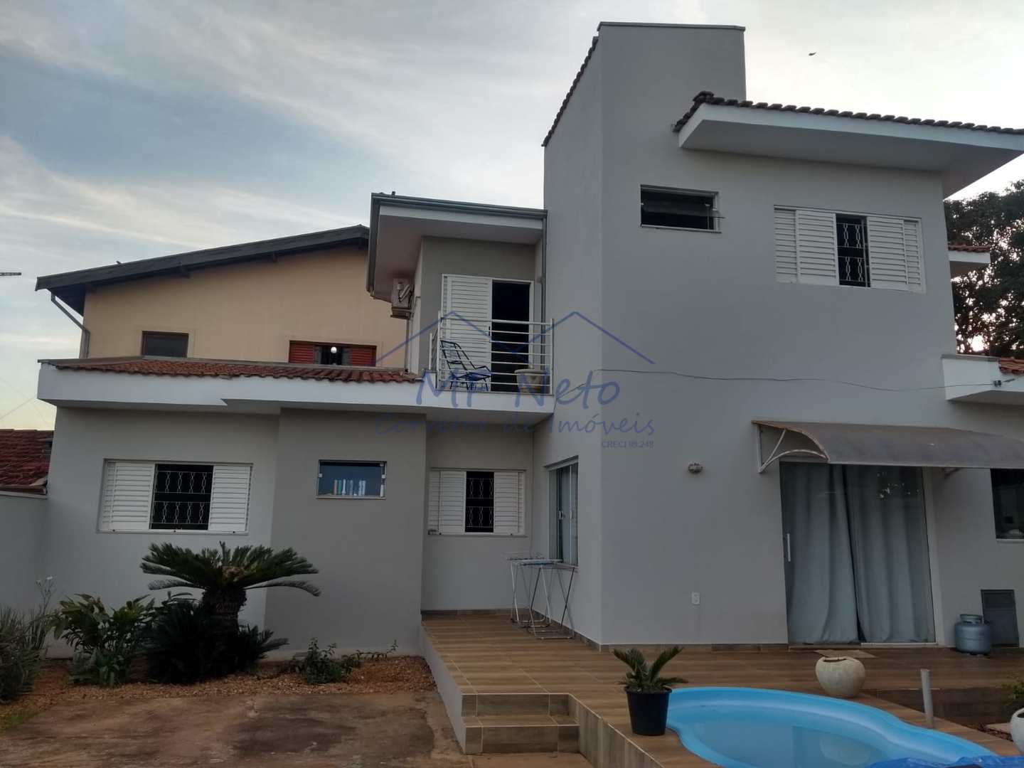 Casa à venda com 4 quartos, 339m² - Foto 1