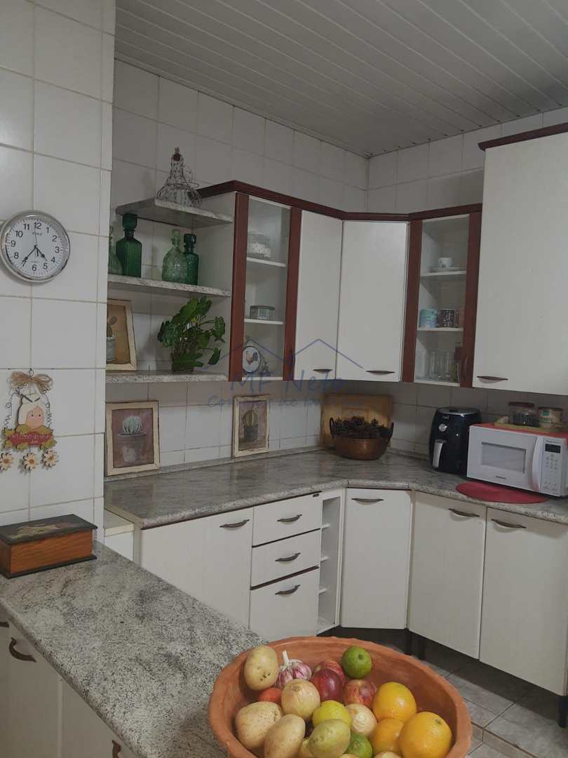 Casa à venda com 4 quartos, 330m² - Foto 35