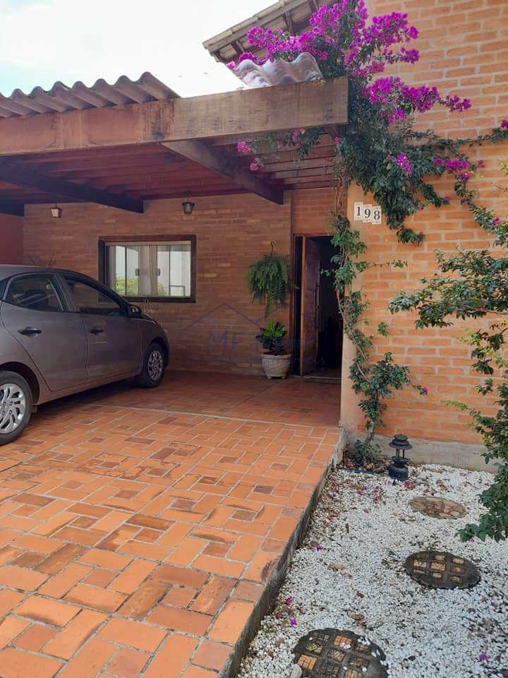 Casa de Condomínio à venda com 3 quartos, 251m² - Foto 1