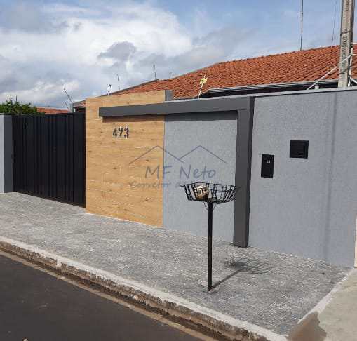 Casa à venda com 3 quartos, 250m² - Foto 1