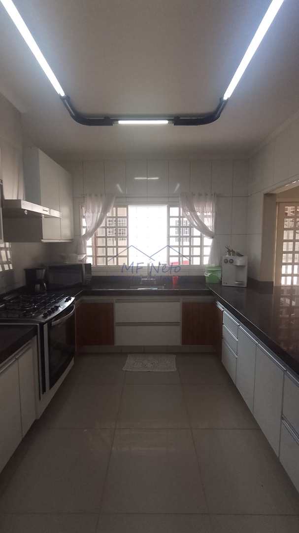 Casa à venda com 4 quartos, 890m² - Foto 11