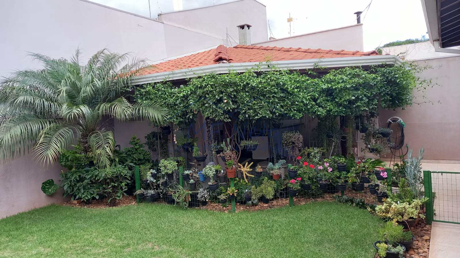 Casa à venda com 3 quartos, 360m² - Foto 1