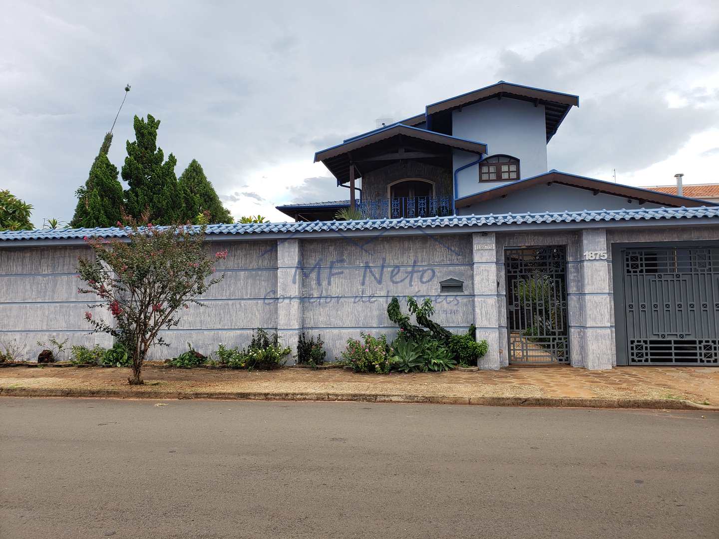 Casa à venda com 3 quartos, 300m² - Foto 1