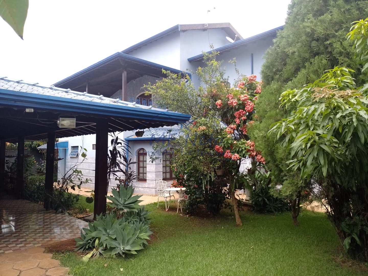 Casa à venda com 3 quartos, 300m² - Foto 2