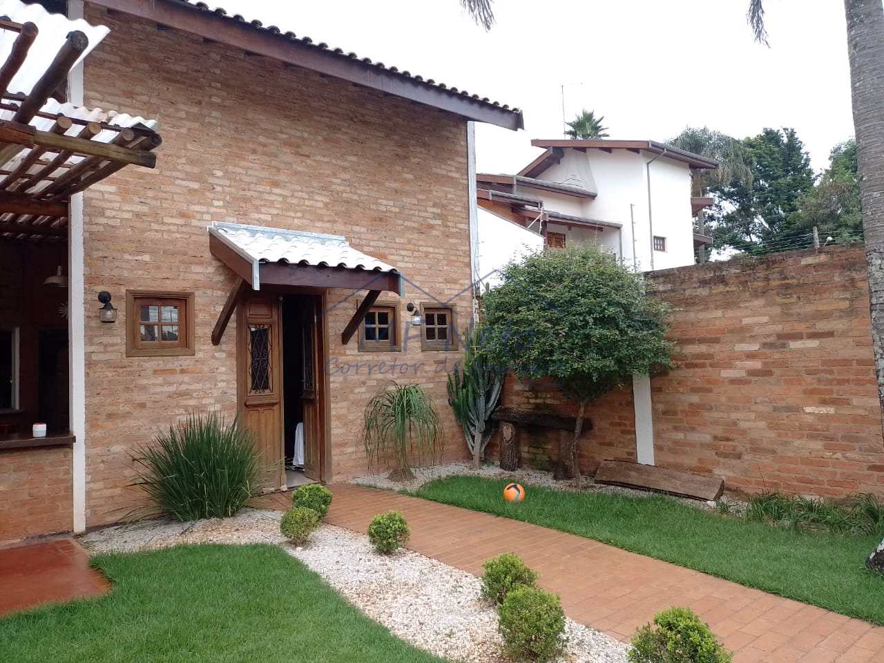 Casa à venda com 3 quartos, 360m² - Foto 1