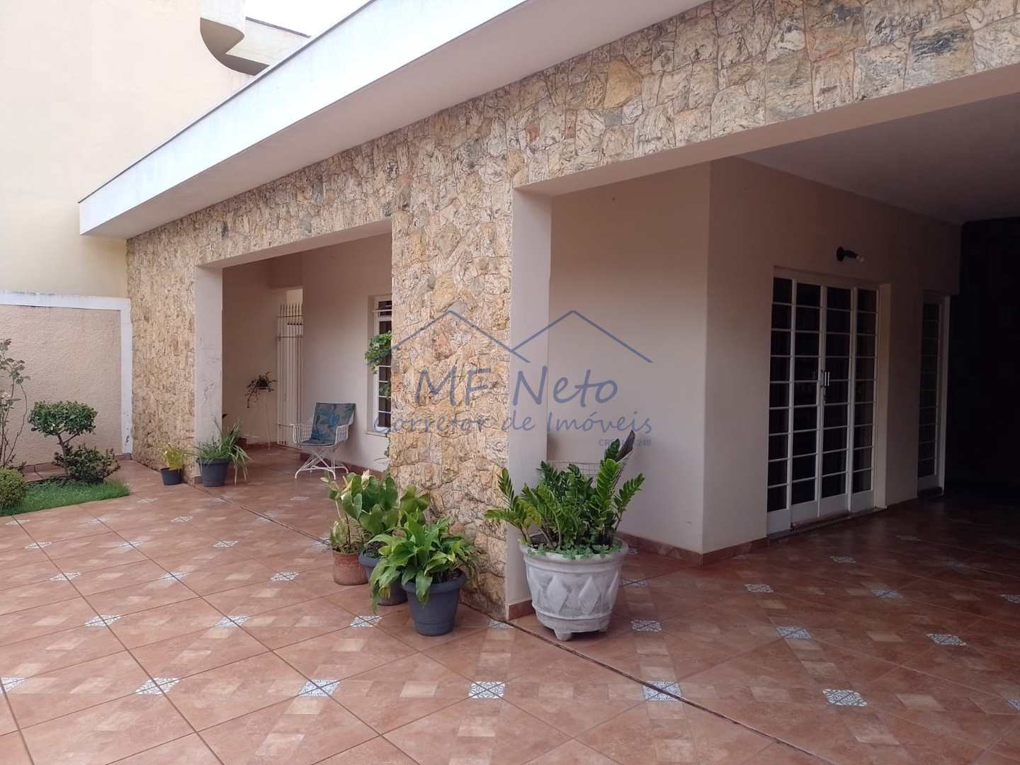 Casa à venda com 3 quartos, 360m² - Foto 1