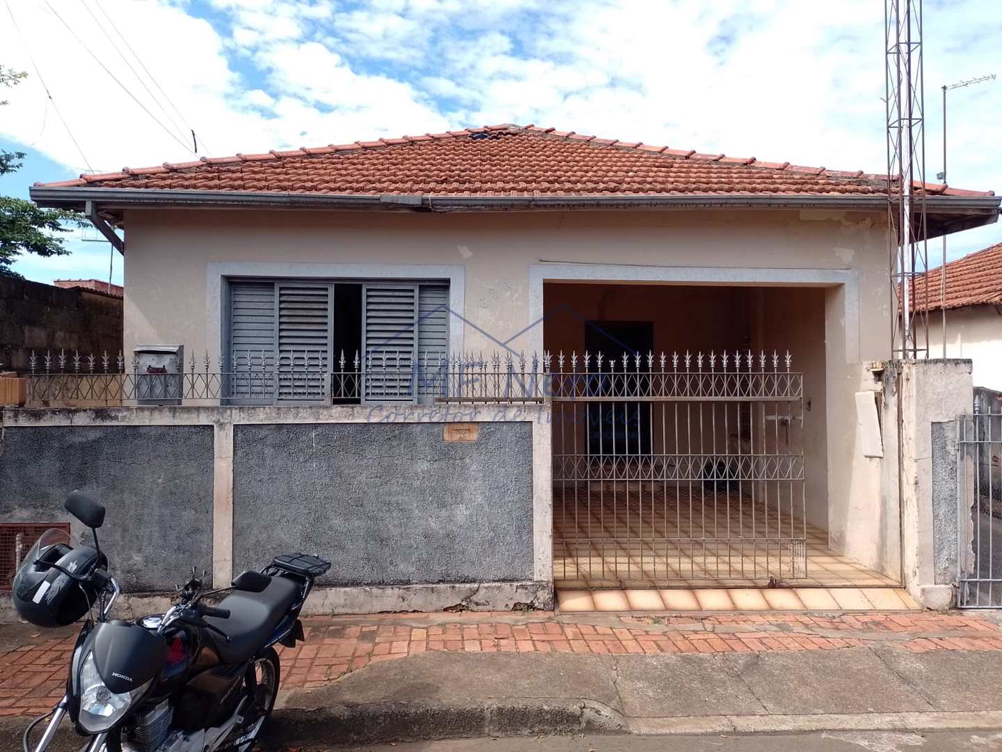 Casa à venda com 2 quartos, 350m² - Foto 1