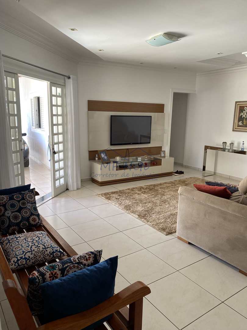 Casa à venda com 3 quartos, 258m² - Foto 2