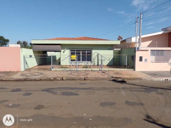 Casa à venda com 3 quartos, 300m² - Foto 1