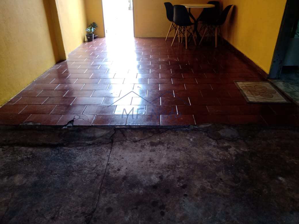 Casa à venda com 2 quartos, 69m² - Foto 4