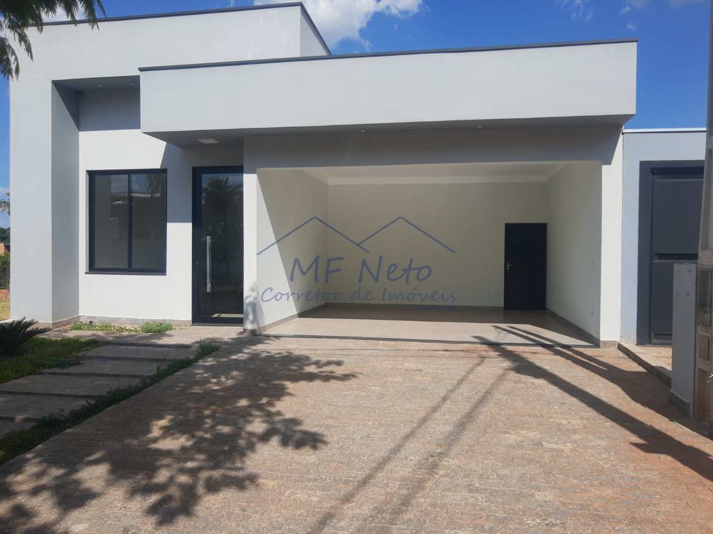 Casa de Condomínio à venda com 3 quartos, 250m² - Foto 1