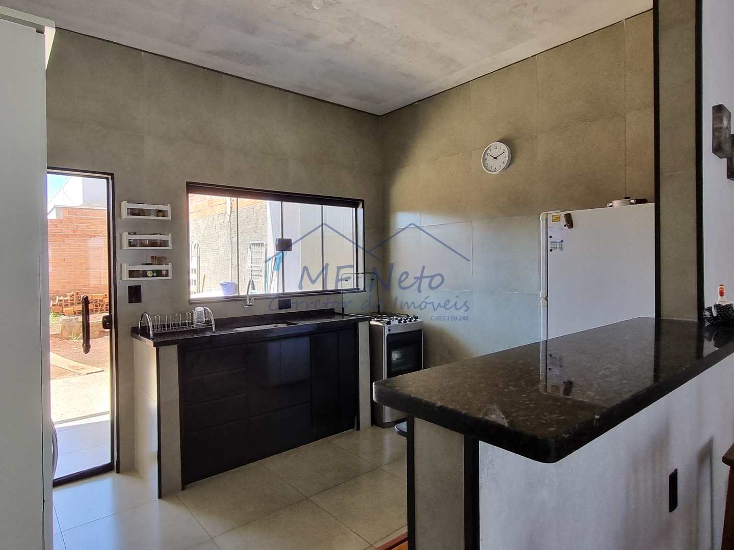 Casa à venda com 2 quartos, 250m² - Foto 2