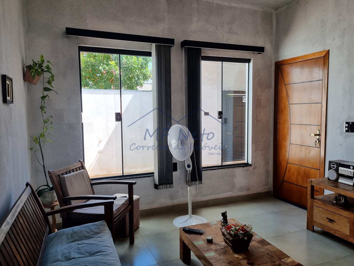 Casa à venda com 2 quartos, 250m² - Foto 1