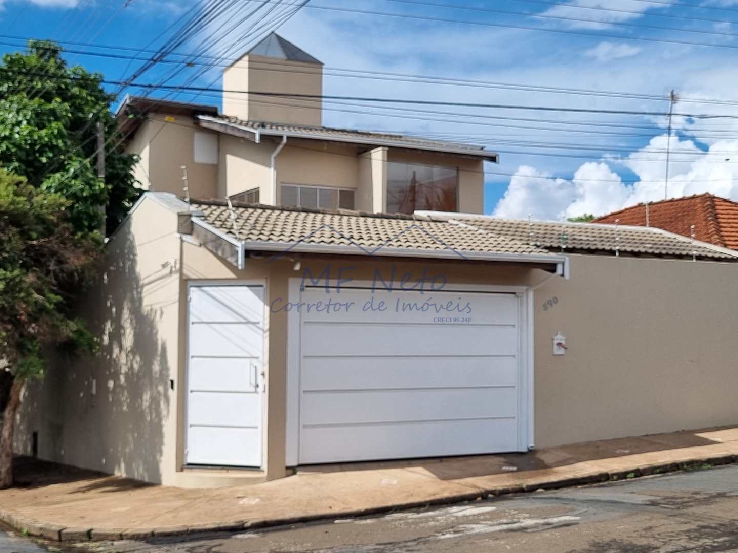 Casa à venda e aluguel com 5 quartos, 300m² - Foto 1