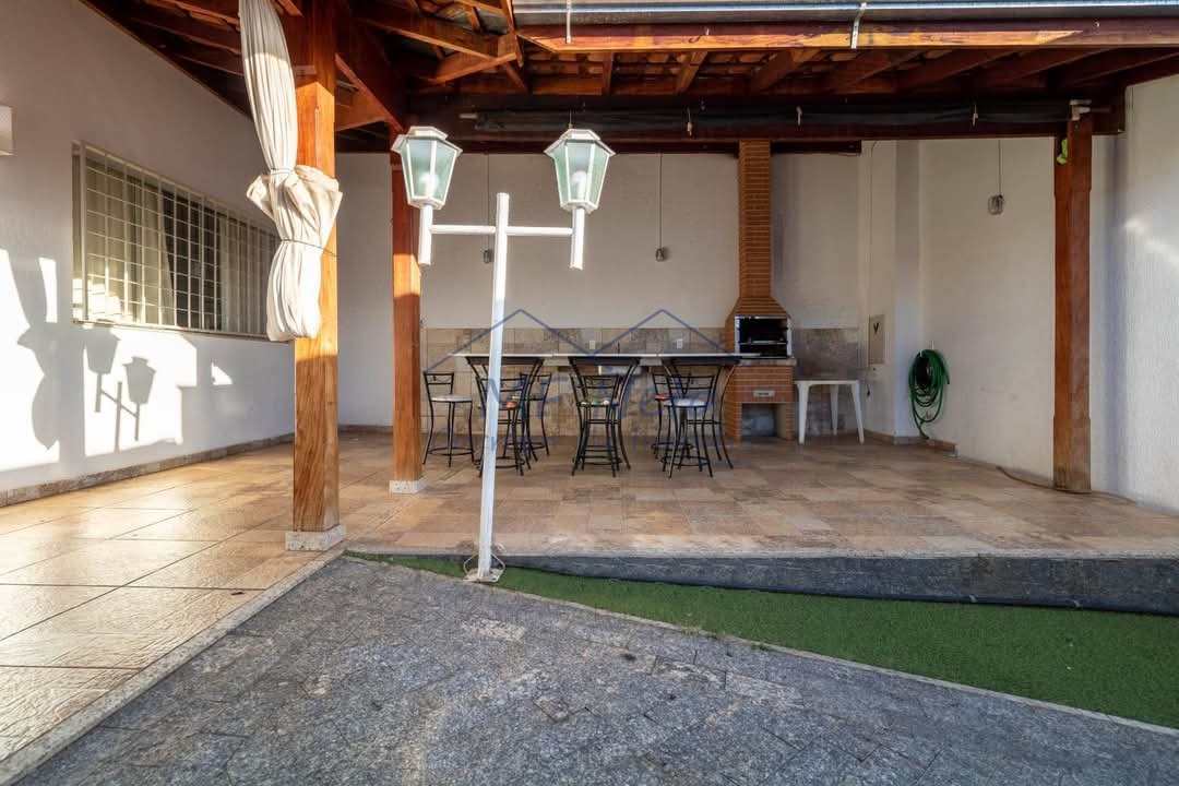 Casa à venda com 3 quartos, 250m² - Foto 8