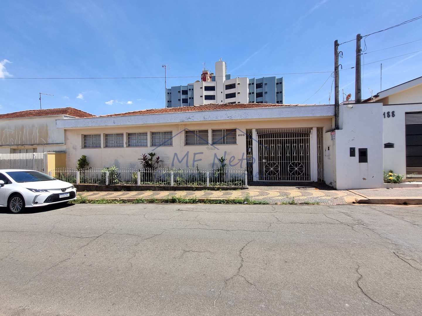 Casa à venda com 3 quartos, 338m² - Foto 1