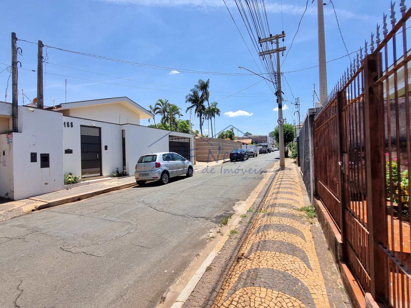 Casa à venda com 3 quartos, 338m² - Foto 2