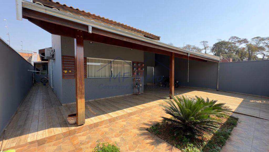Casa à venda com 3 quartos, 300m² - Foto 1
