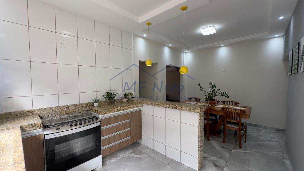 Casa à venda com 3 quartos, 300m² - Foto 4