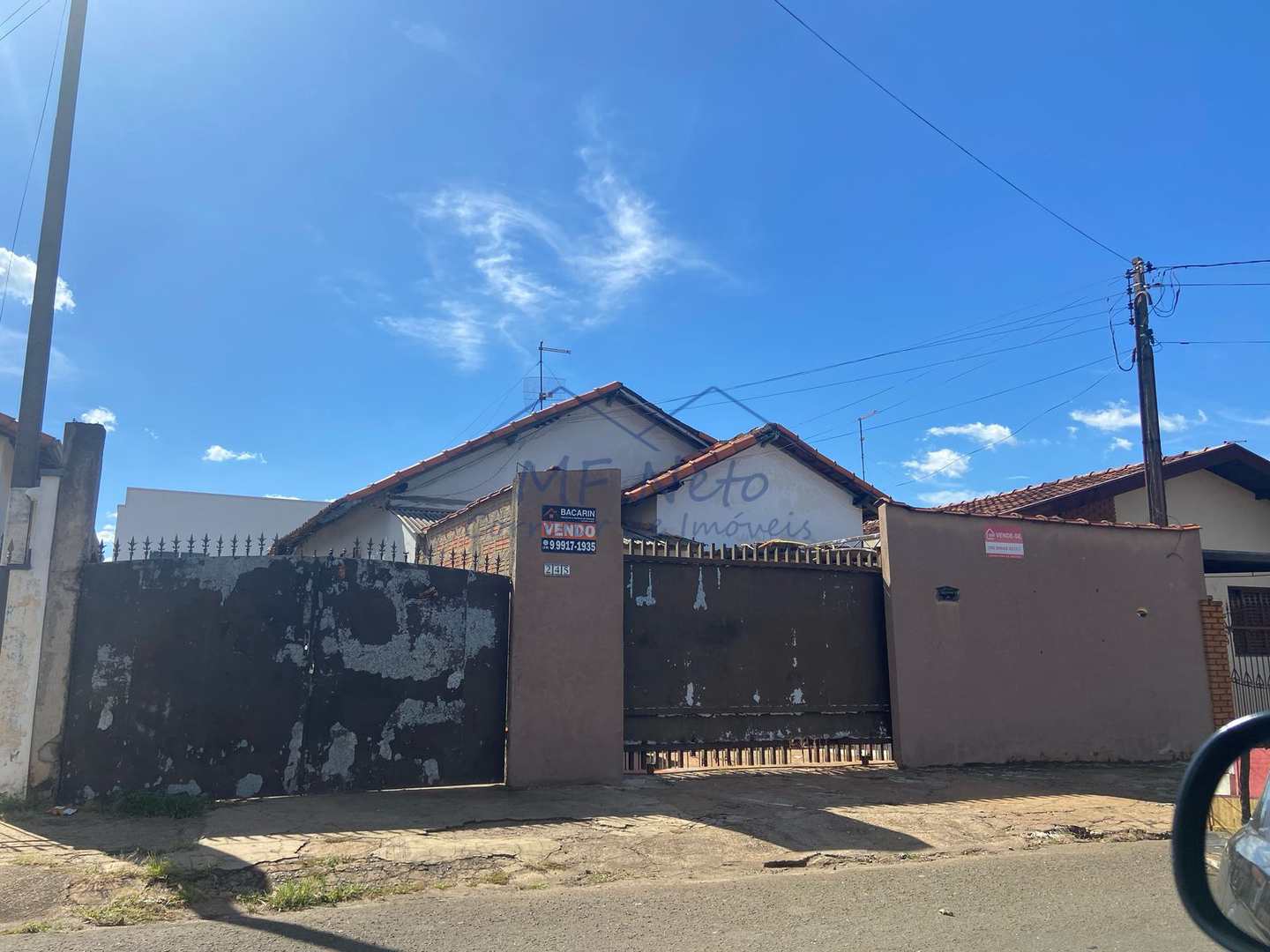 Casa à venda com 3 quartos, 294m² - Foto 1