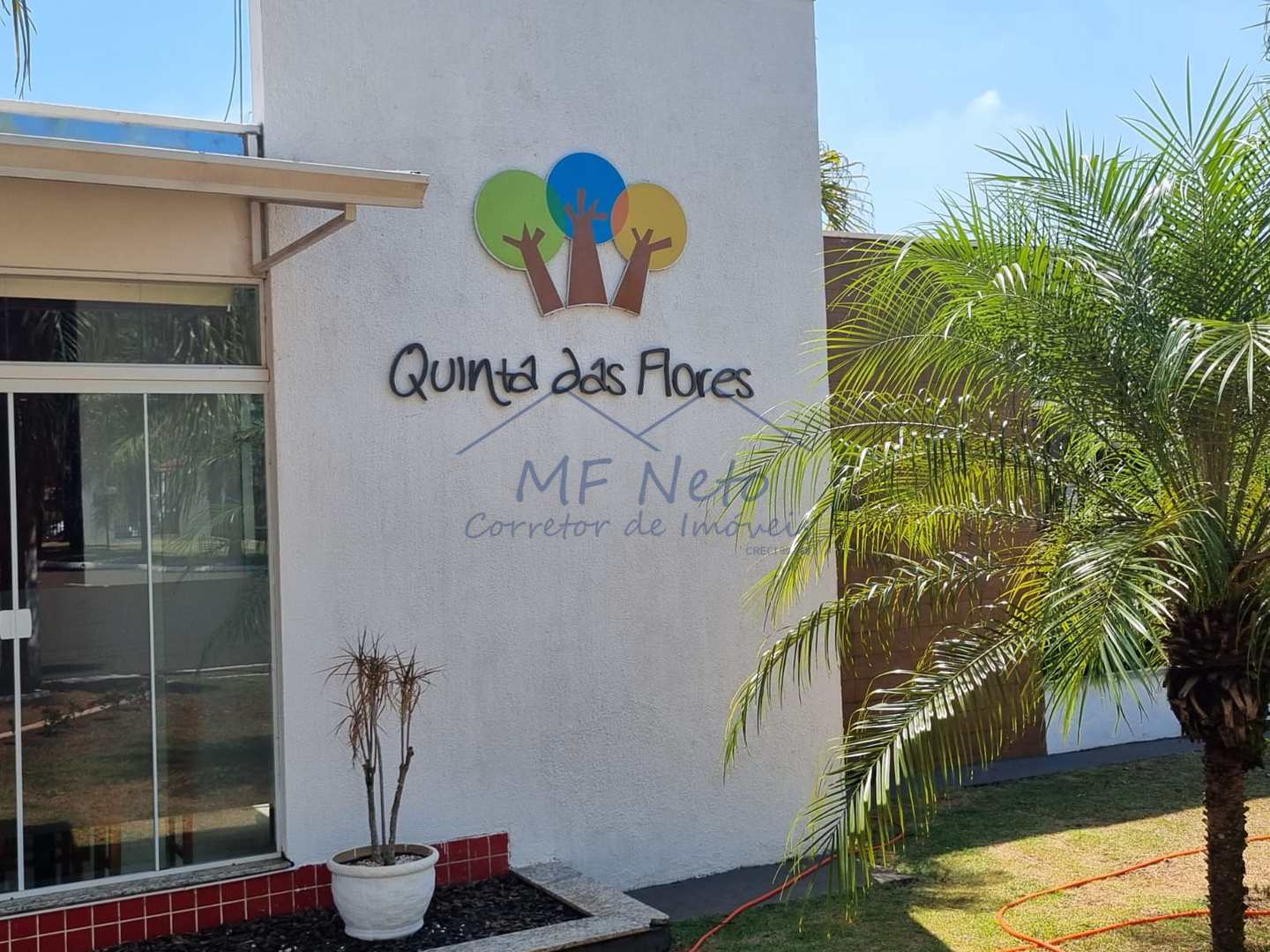 Casa de Condomínio à venda com 3 quartos, 420m² - Foto 1