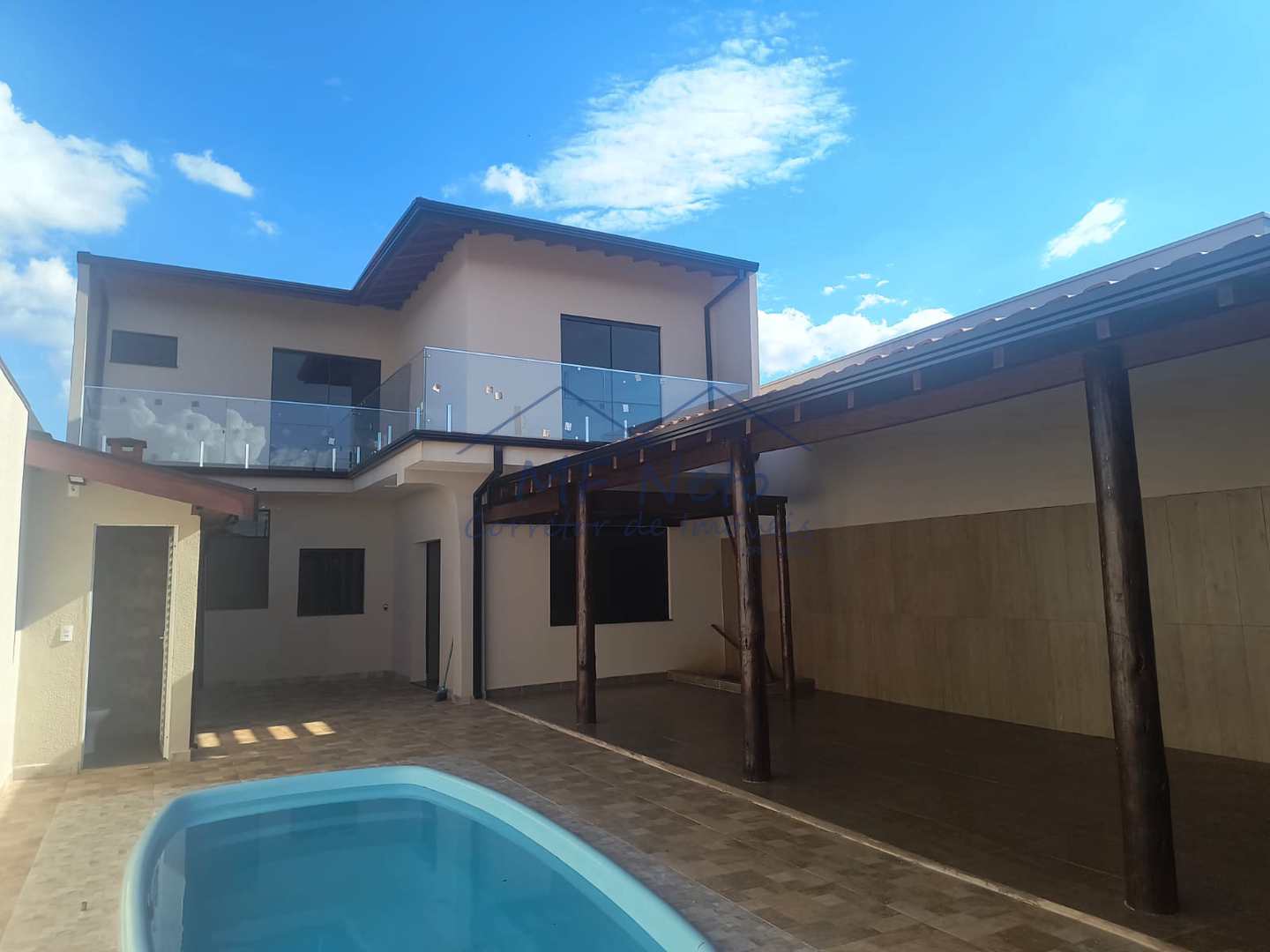 Sobrado à venda com 2 quartos, 180m² - Foto 1