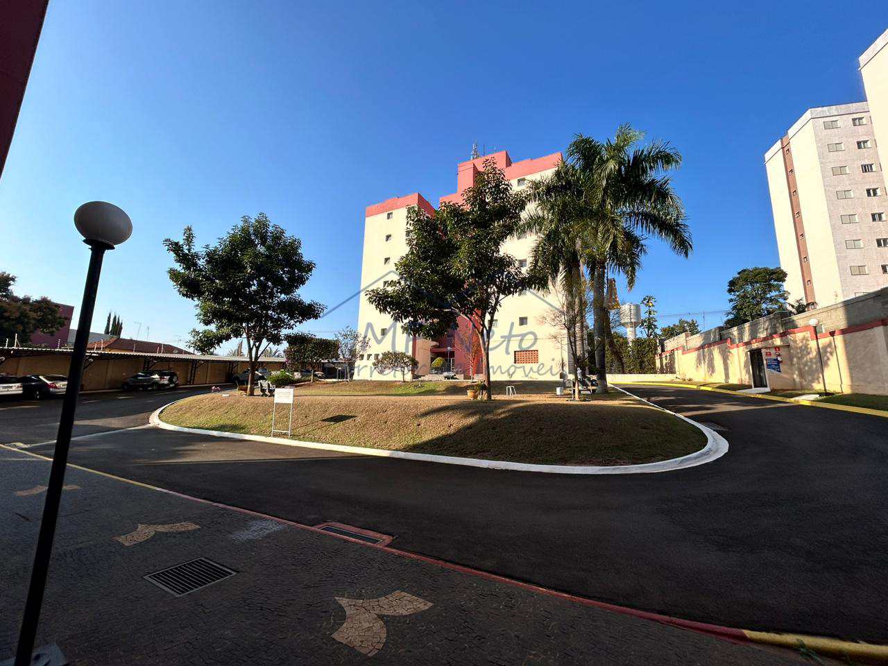 Apartamento à venda com 2 quartos, 79m² - Foto 1