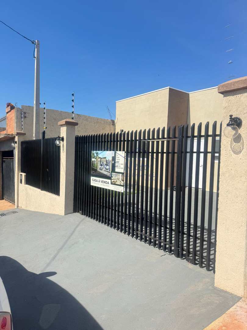 Casa à venda com 2 quartos, 180m² - Foto 1