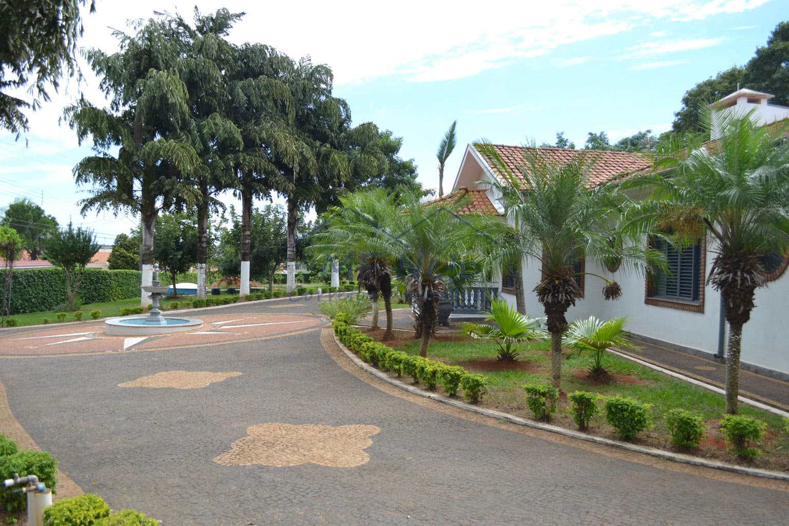 Chácara à venda com 6 quartos, 6100m² - Foto 2