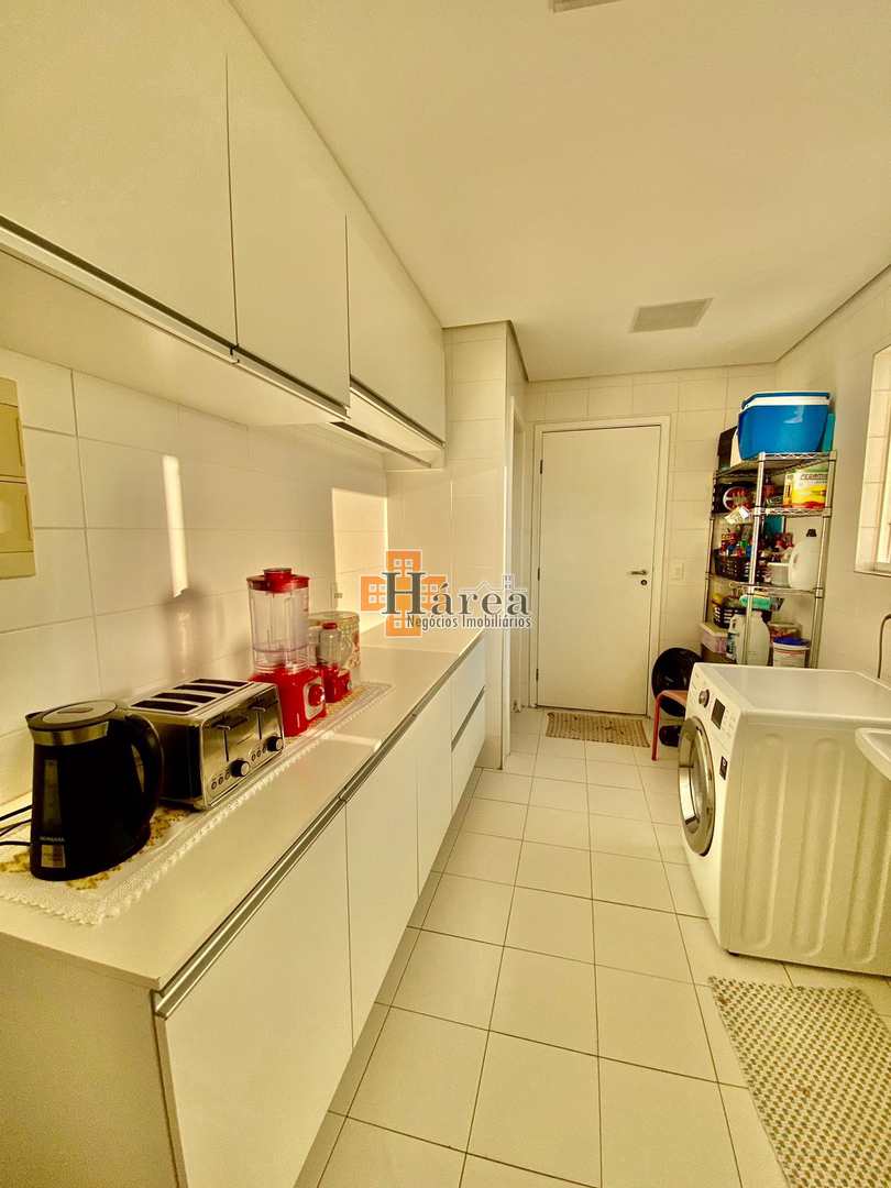 Apartamento à venda com 3 quartos, 196m² - Foto 18