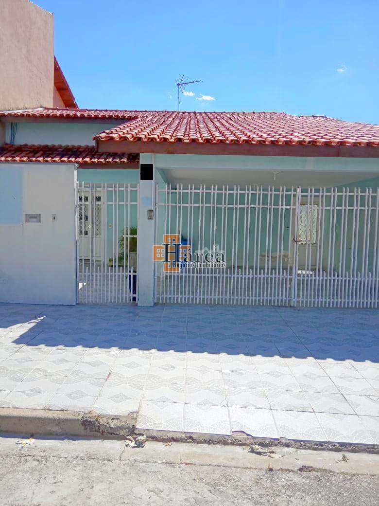 Casa à venda com 3 quartos, 240m² - Foto 1