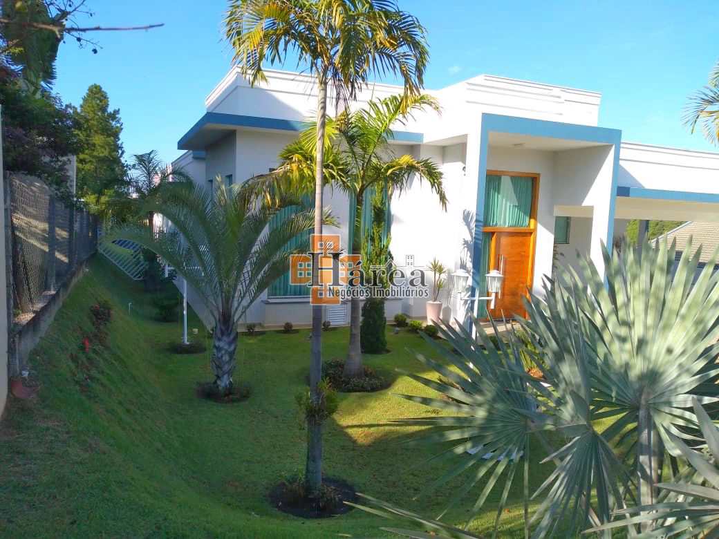 Casa de Condomínio à venda com 4 quartos, 600m² - Foto 2