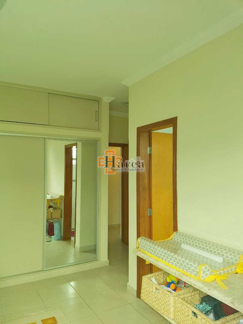 Casa à venda com 3 quartos, 220m² - Foto 11