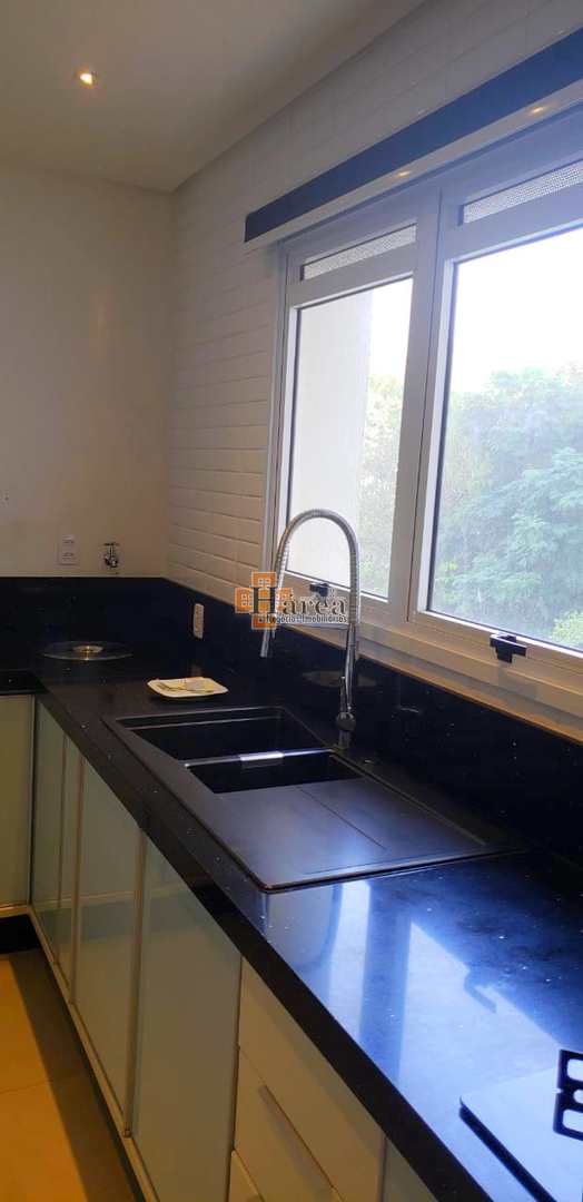 Apartamento para alugar com 3 quartos, 199m² - Foto 23